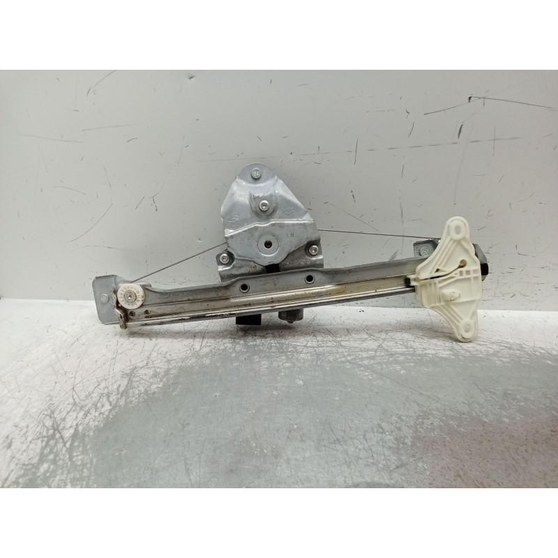 Recambio de elevalunas trasero izquierdo para renault arkana i (lcm_, ldn_) 1.6 e-tech 145 (ldmu) referencia OEM IAM 827217197R 