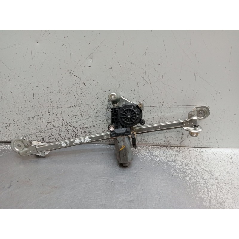 Recambio de elevalunas trasero izquierdo para mercedes-benz clase e (w210) e 300 d (210.020) referencia OEM IAM 0130821673  1995