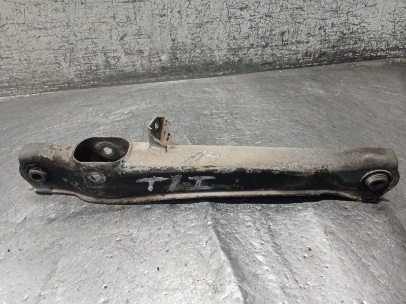 Recambio de brazo suspension inferior trasero izquierdo para volvo v40 station wagon (645) 1.9 di referencia OEM IAM   00