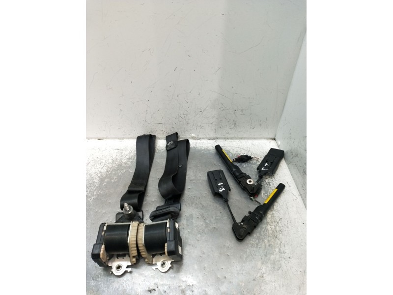 Recambio de juego cinturones delantero para renault twingo ii (cn0_) 1.2 (cn0d) referencia OEM IAM  3P 2007