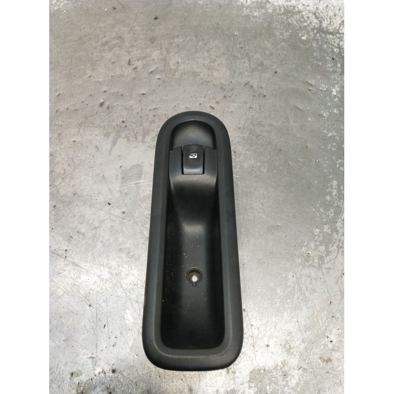 Recambio de mando elevalunas delantero derecho para renault twingo ii (cn0_) 1.2 (cn0d) referencia OEM IAM 8200356517B 3P 2007