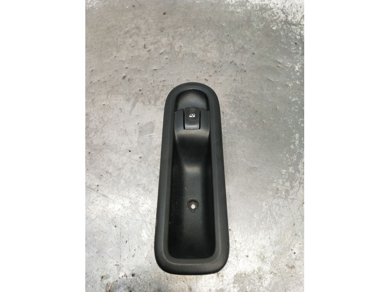 Recambio de mando elevalunas delantero derecho para renault twingo ii (cn0_) 1.2 (cn0d) referencia OEM IAM 8200356517B 3P 2007