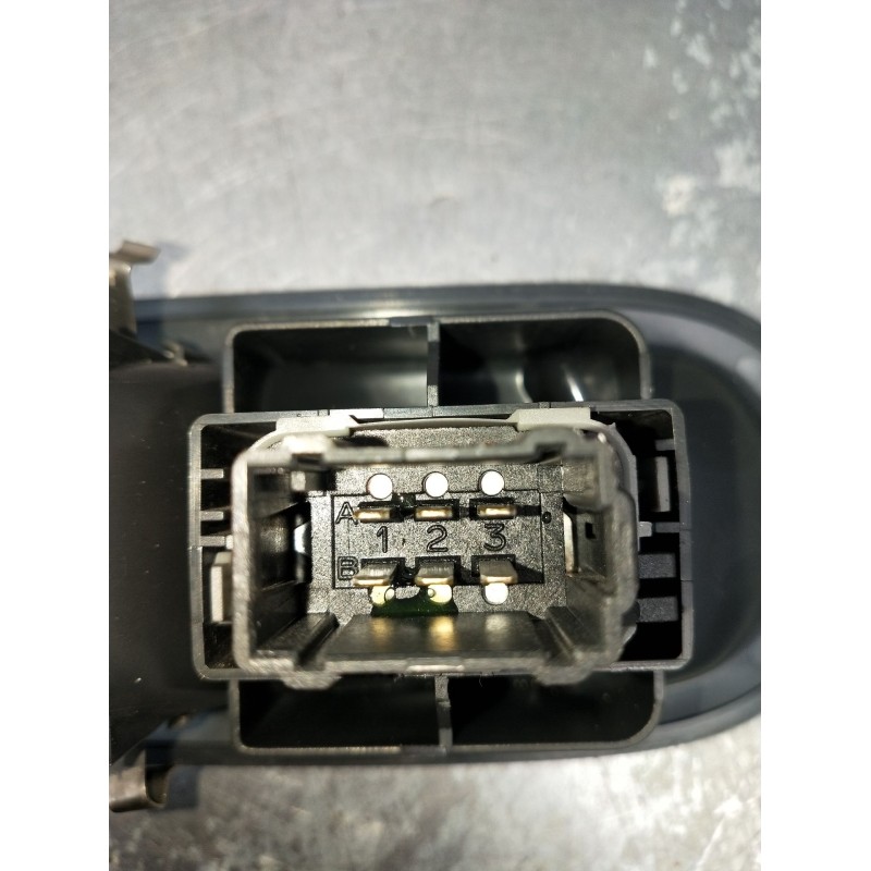 Recambio de mando elevalunas delantero derecho para renault twingo ii (cn0_) 1.2 (cn0d) referencia OEM IAM 8200356517B 3P 2007