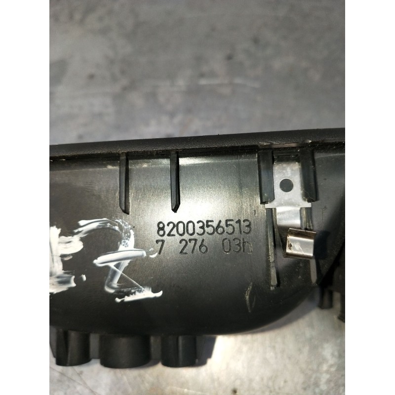 Recambio de mando elevalunas delantero izquierdo para renault twingo ii (cn0_) 1.2 (cn0d) referencia OEM IAM 8200356513 3P 2007