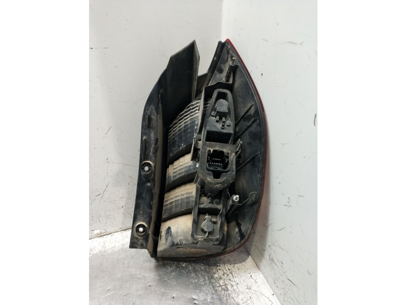 Recambio de piloto trasero izquierdo para renault scénic ii (jm0/1_) 1.5 dci (jm0f) referencia OEM IAM 8200127704  