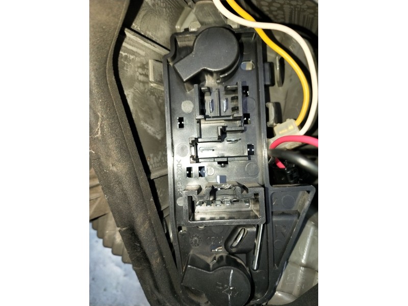 Recambio de piloto trasero derecho para toyota yaris (_p9_) 1.0 vvt-i (ksp90_) referencia OEM IAM   2005