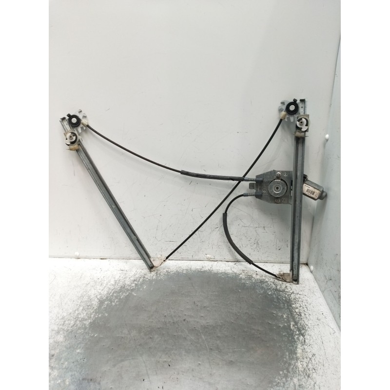 Recambio de elevalunas delantero derecho para renault laguna ii (bg0/1_) 1.9 dci (bg08, bg0g) referencia OEM IAM 400739 5P 2002