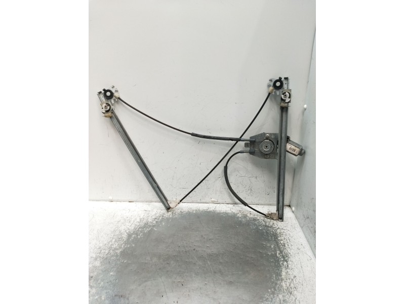 Recambio de elevalunas delantero derecho para renault laguna ii (bg0/1_) 1.9 dci (bg08, bg0g) referencia OEM IAM 400739 5P 2002