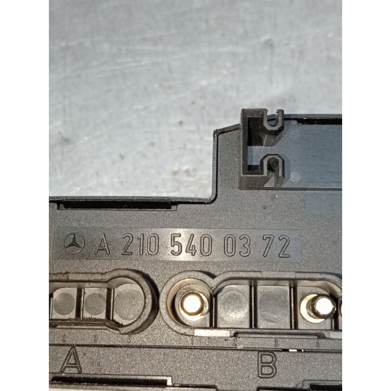 Recambio de caja reles / fusibles para mercedes-benz clase e (w210) e 300 d (210.020) referencia OEM IAM A2105400372  1995