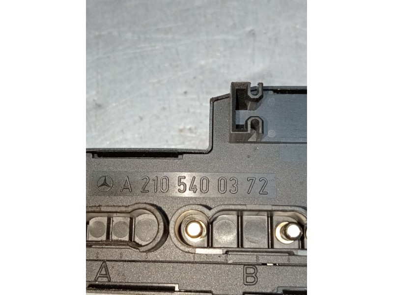 Recambio de caja reles / fusibles para mercedes-benz clase e (w210) e 300 d (210.020) referencia OEM IAM A2105400372  1995
