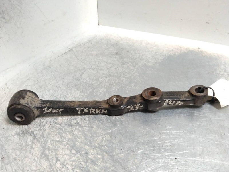 Recambio de brazo suspension inferior delantero derecho para seat terra 1.4 diesel (1w) referencia OEM IAM   