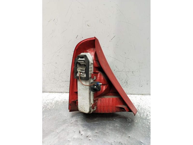 Recambio de piloto trasero derecho para renault clio ii (bb_, cb_) 1.4 16v (b/cb0p, bb13) referencia OEM IAM   2001