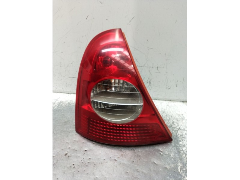 Recambio de piloto trasero izquierdo para renault clio ii (bb_, cb_) 1.4 16v (b/cb0p, bb13) referencia OEM IAM   2001