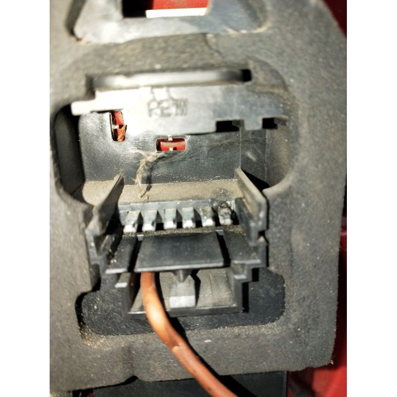 Recambio de piloto trasero izquierdo para renault clio ii (bb_, cb_) 1.4 16v (b/cb0p, bb13) referencia OEM IAM   2001