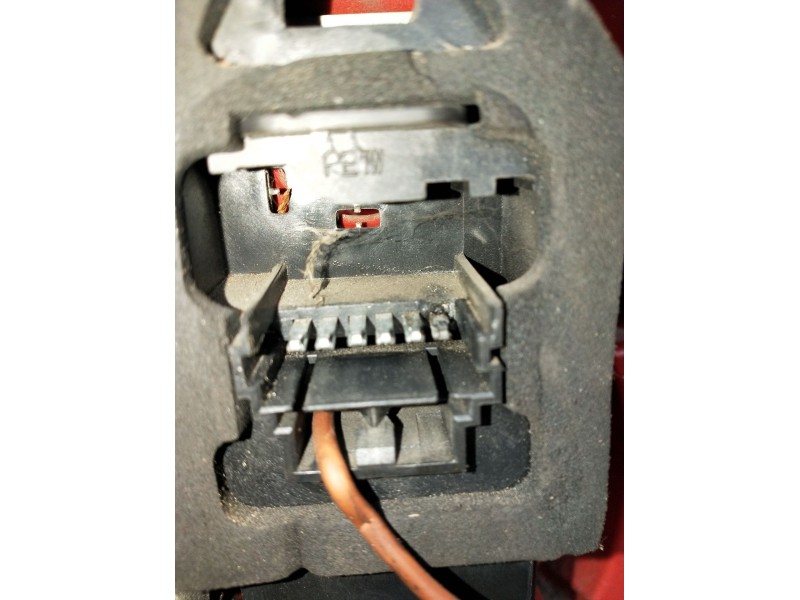 Recambio de piloto trasero izquierdo para renault clio ii (bb_, cb_) 1.4 16v (b/cb0p, bb13) referencia OEM IAM   2001