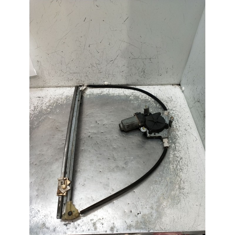 Recambio de elevalunas delantero izquierdo para renault clio ii (bb_, cb_) 1.4 16v (b/cb0p, bb13) referencia OEM IAM 400733 3P 2