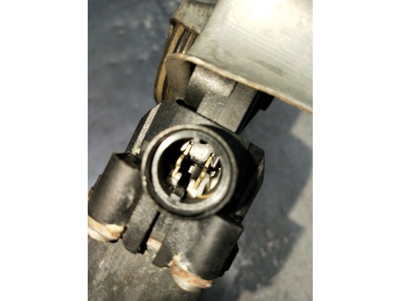 Recambio de elevalunas delantero izquierdo para renault clio ii (bb_, cb_) 1.4 16v (b/cb0p, bb13) referencia OEM IAM 400733 3P 2