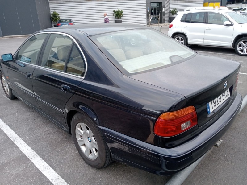 bmw 5 (e39) del año 2000