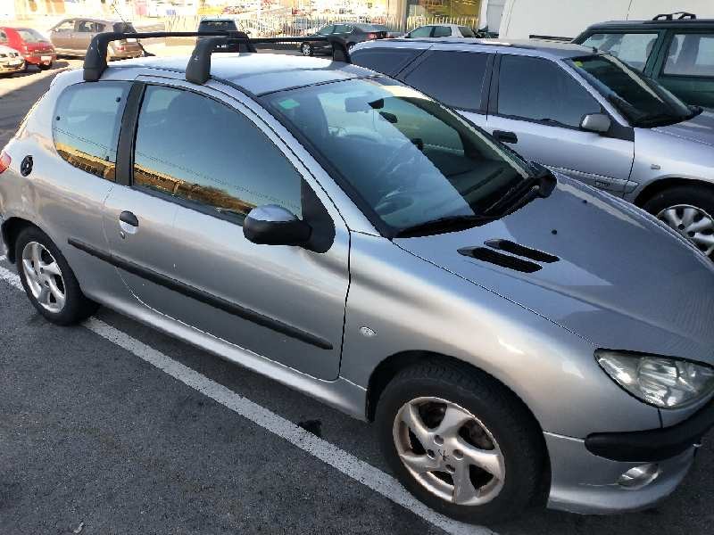 peugeot 206 berlina del año 2001