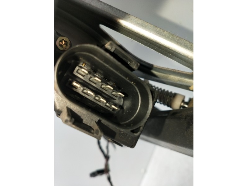 Recambio de elevalunas delantero derecho para audi a4 b5 (8d2) 2.5 tdi quattro referencia OEM IAM 8D0837754C 4P 