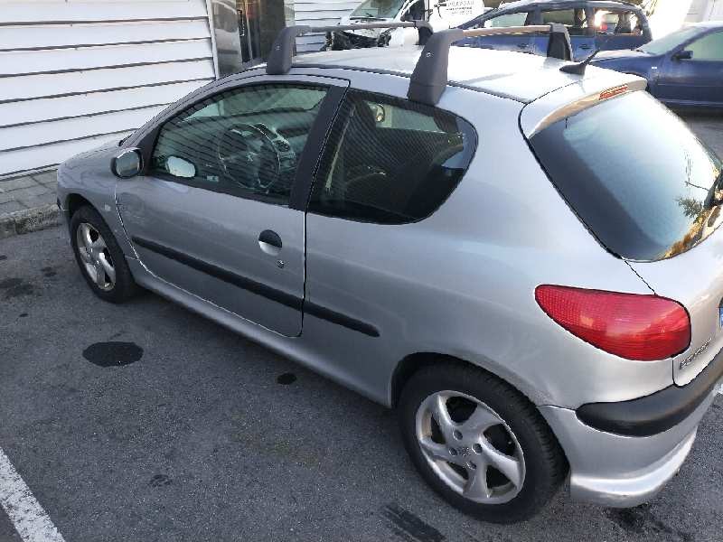 peugeot 206 berlina del año 2001