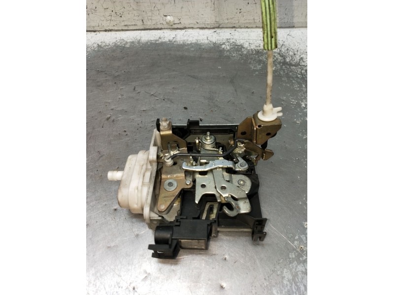 Recambio de motor cierre centralizado delantero derecho para audi a3 (8l1) 1.6 referencia OEM IAM  5P 2000