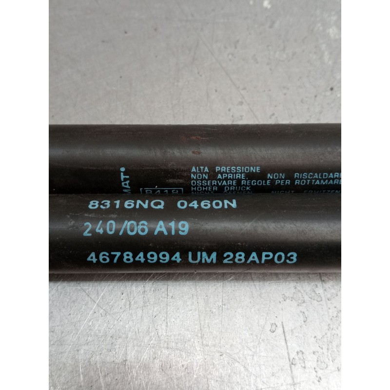 Recambio de amortiguadores maletero / porton para fiat stilo (192_) 1.4 16v (192axh1b, 192bxh1b) referencia OEM IAM 46784994 UM2