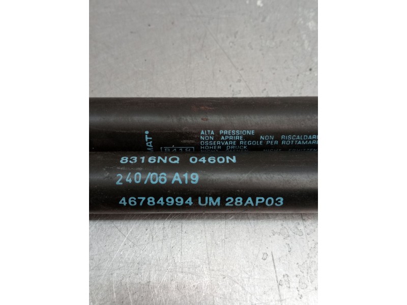 Recambio de amortiguadores maletero / porton para fiat stilo (192_) 1.4 16v (192axh1b, 192bxh1b) referencia OEM IAM 46784994 UM2