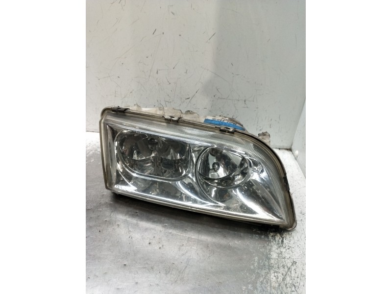 Recambio de faro derecho para volvo v40 station wagon (645) 1.9 di referencia OEM IAM 1AG00786134 30899683 2000