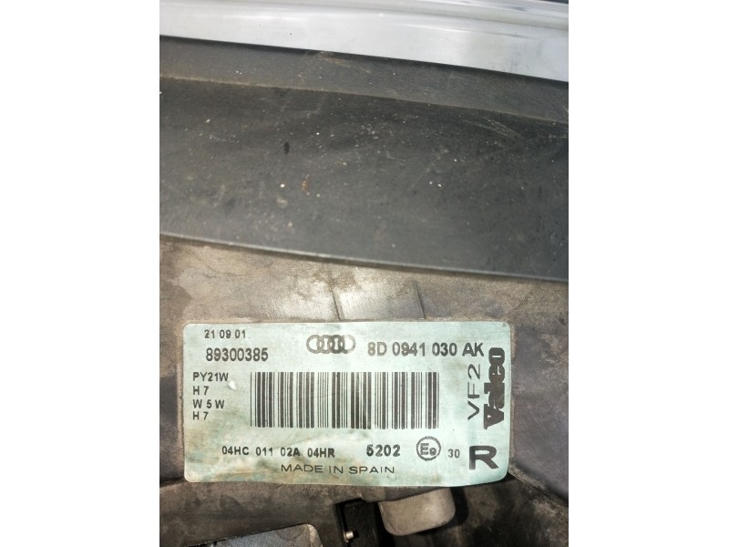 Recambio de faro derecho para audi a4 b5 (8d2) 2.5 tdi quattro referencia OEM IAM 8D0941030AK 89300385 