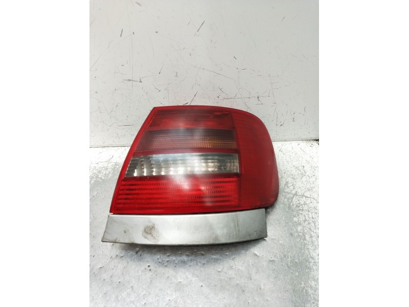 Recambio de piloto trasero derecho para audi a4 b5 (8d2) 2.5 tdi quattro referencia OEM IAM 8D0945096F  