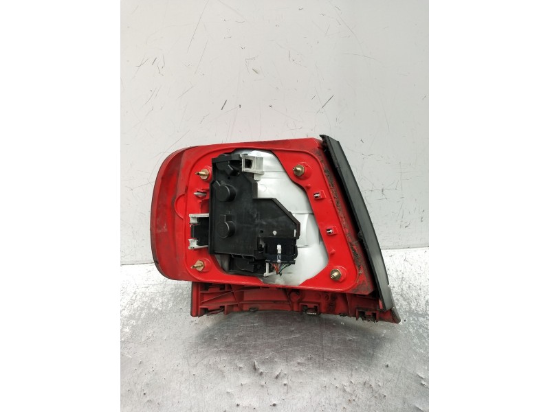 Recambio de piloto trasero derecho para audi a4 b5 (8d2) 2.5 tdi quattro referencia OEM IAM 8D0945096F  