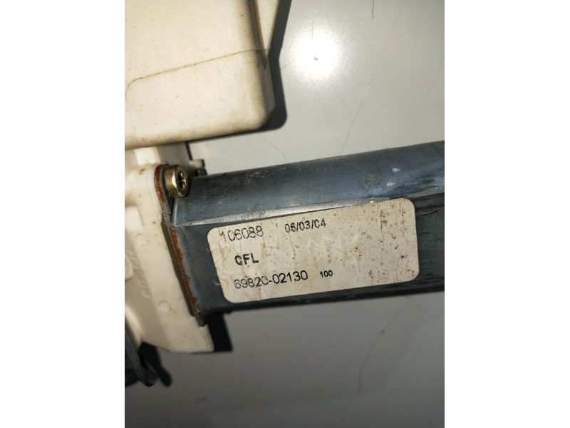 Recambio de elevalunas delantero izquierdo para toyota corolla (_e12_) 1.6 vvt-i (zze121_) referencia OEM IAM 9682002130 3P 2002