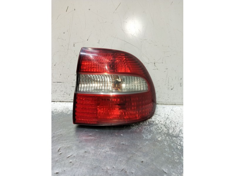 Recambio de piloto trasero derecho para volvo v40 station wagon (645) 1.9 di referencia OEM IAM   2000