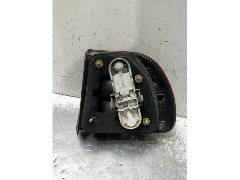 Recambio de piloto trasero izquierdo para volvo v40 station wagon (645) 1.9 di referencia OEM IAM   2000