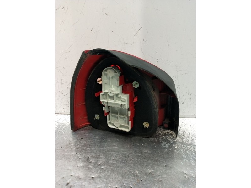 Recambio de piloto trasero derecho para audi a3 (8l1) 1.6 referencia OEM IAM 8L0945096B  2000