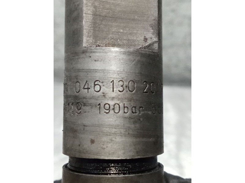 Recambio de inyector para audi a6 c4 (4a2) 2.5 tdi referencia OEM IAM 046130201F  BOSCH