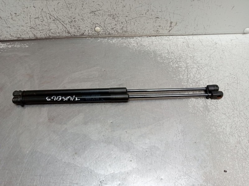 Recambio de amortiguadores maletero / porton para jeep renegade referencia OEM IAM 767208 00520176510 0460N 2021