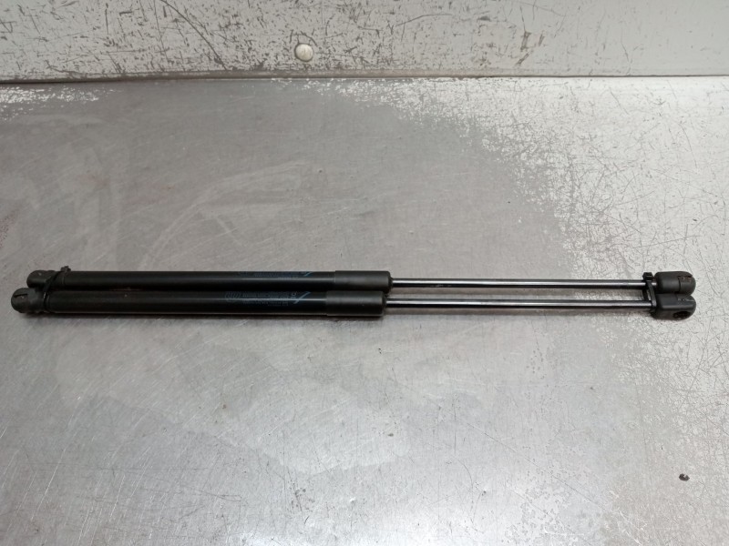 Recambio de amortiguadores maletero / porton para jeep renegade referencia OEM IAM 767208 00520176510 0460N 2021