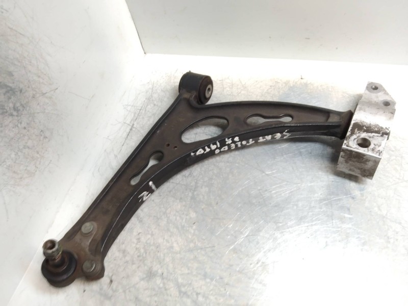 Recambio de brazo suspension inferior delantero izquierdo para seat toledo (5p2) reference referencia OEM IAM    Recambio de brazo suspension inferior delantero izquierdo para seat toledo (5p2) reference referencia OEM IAM