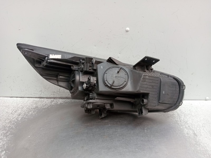 Recambio de faro izquierdo para kia carens iv 1.7 crdi referencia OEM IAM   2013