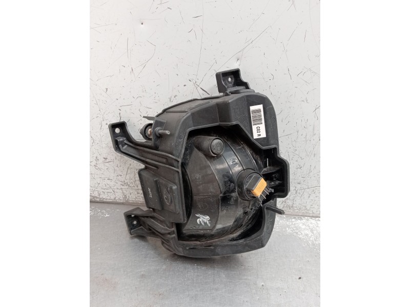 Recambio de faro antiniebla derecho para kia carens iv 1.7 crdi referencia OEM IAM 92202A4010  2013