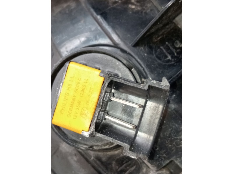 Recambio de faro antiniebla derecho para kia carens iv 1.7 crdi referencia OEM IAM 92202A4010  2013