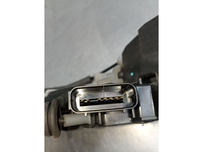 Recambio de motor cierre centralizado delantero izquierdo para kia carens iv 1.7 crdi referencia OEM IAM   2013 5P