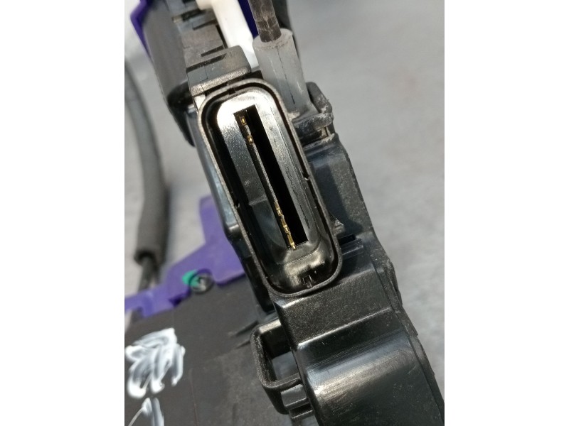 Recambio de motor cierre centralizado trasero derecho para kia carens iv 1.7 crdi referencia OEM IAM 81420A4030  2013 5P