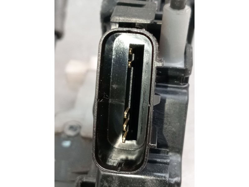 Recambio de motor cierre centralizado delantero derecho para kia carens iv 1.7 crdi referencia OEM IAM 81320A4010  2013 5P
