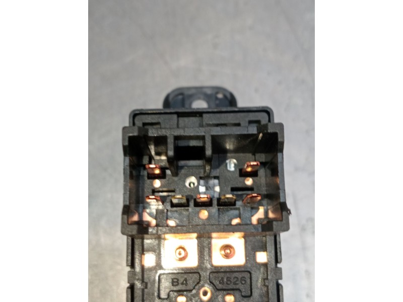 Recambio de mando elevalunas delantero derecho para kia carens iv 1.7 crdi referencia OEM IAM 93580A4010  2013 5P
