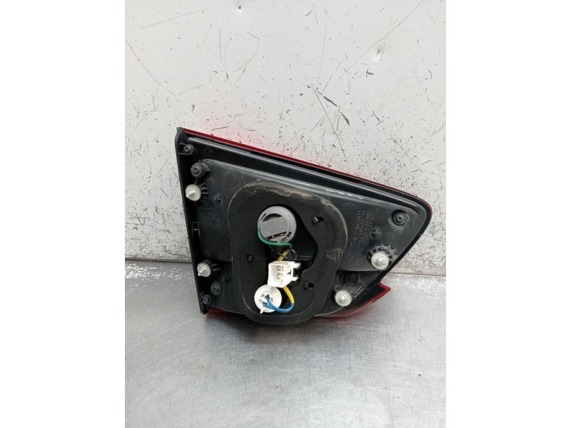 Recambio de piloto trasero derecho interior para kia carens iv 1.7 crdi referencia OEM IAM   2013