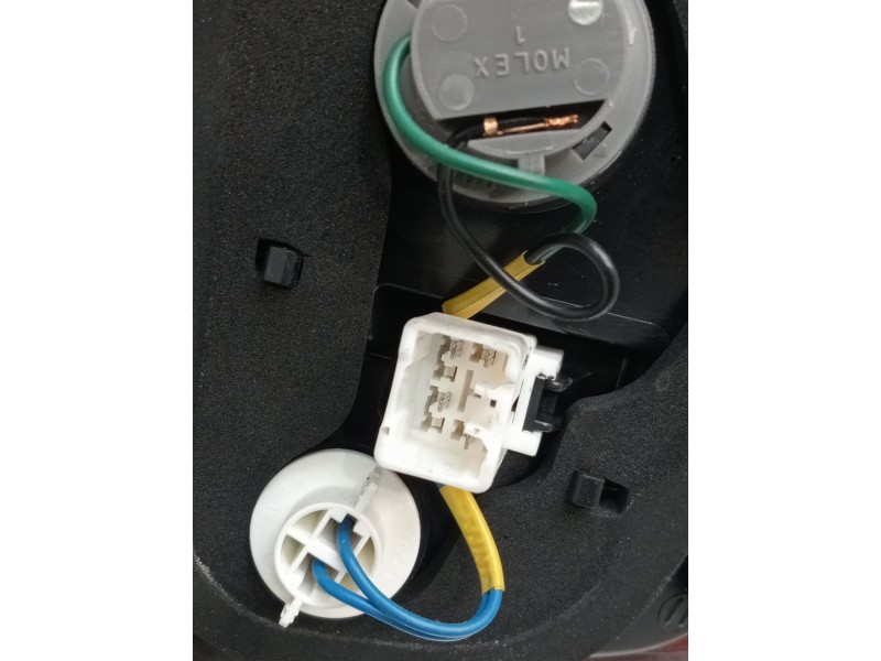 Recambio de piloto trasero derecho interior para kia carens iv 1.7 crdi referencia OEM IAM   2013