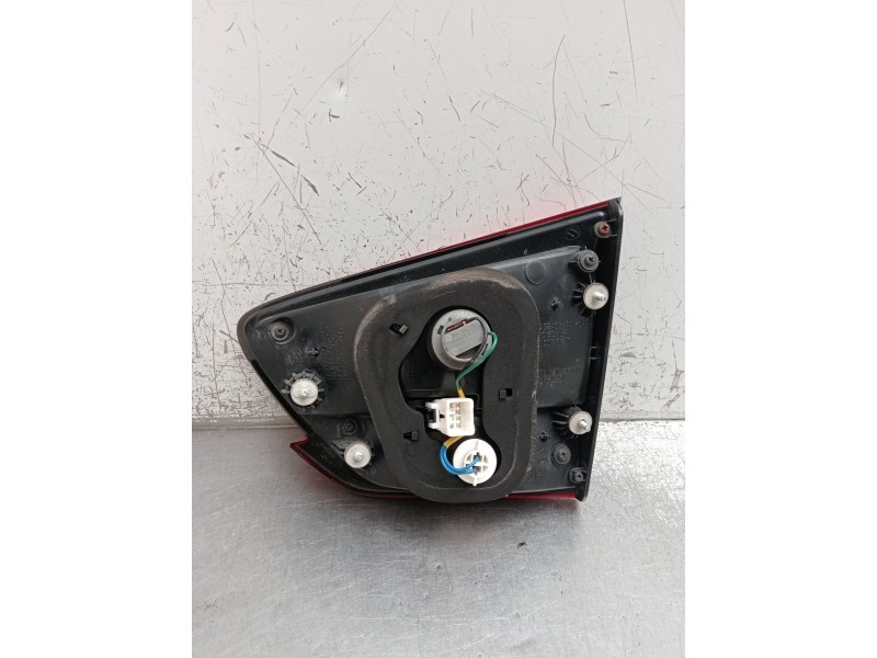 Recambio de piloto trasero izquierdo interior para kia carens iv 1.7 crdi referencia OEM IAM   2013